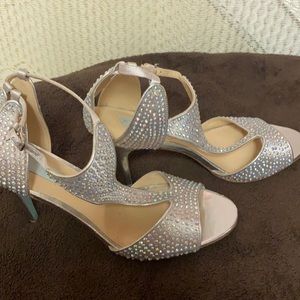 Solver sequined heels